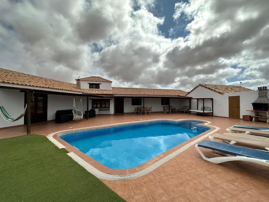 Villa With Pool In The Centre Of Fuerteventura Antigua  Exterior foto